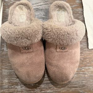 Ugg slippers - taupe